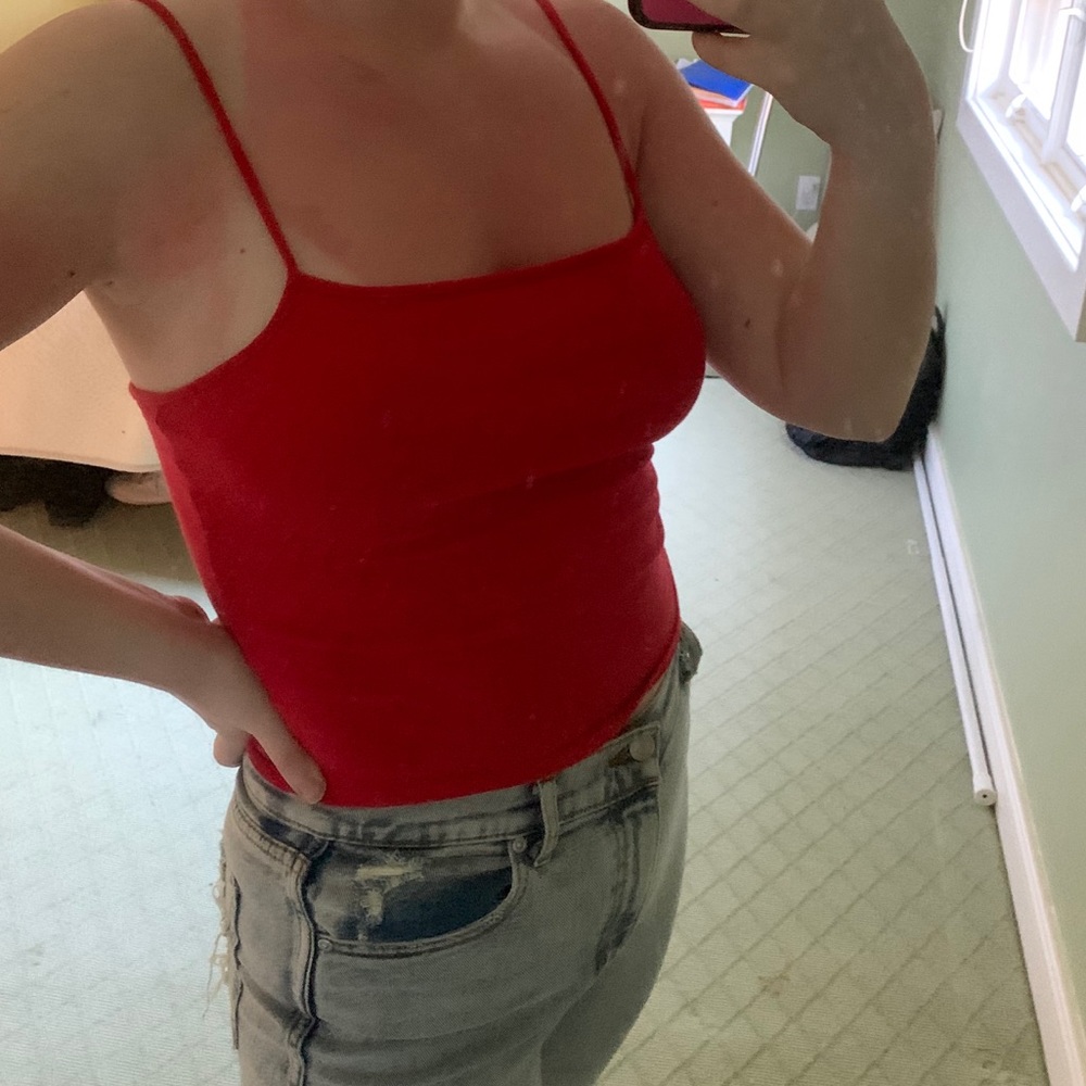 RED CROP TOP